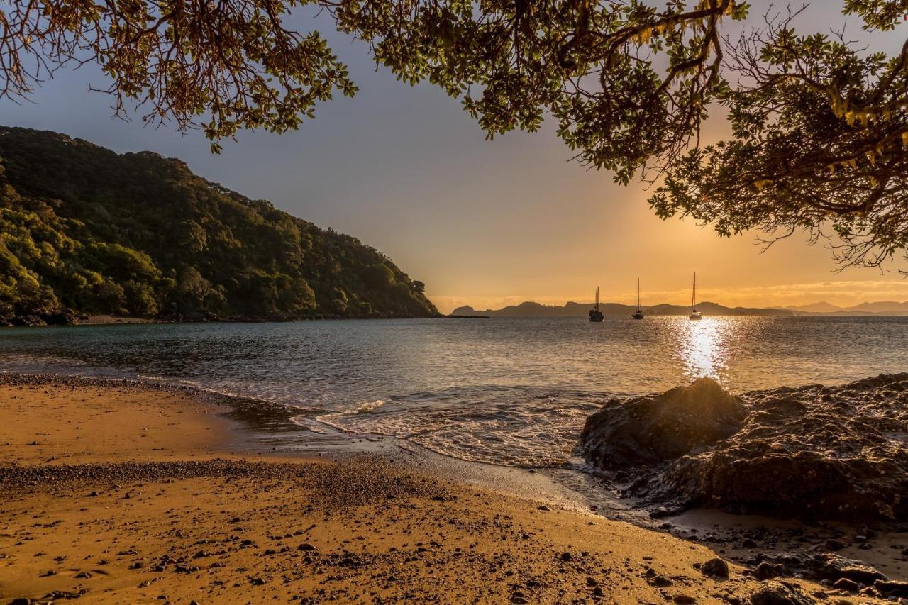 Little Donkey Bay Villa Russell Bagian luar foto