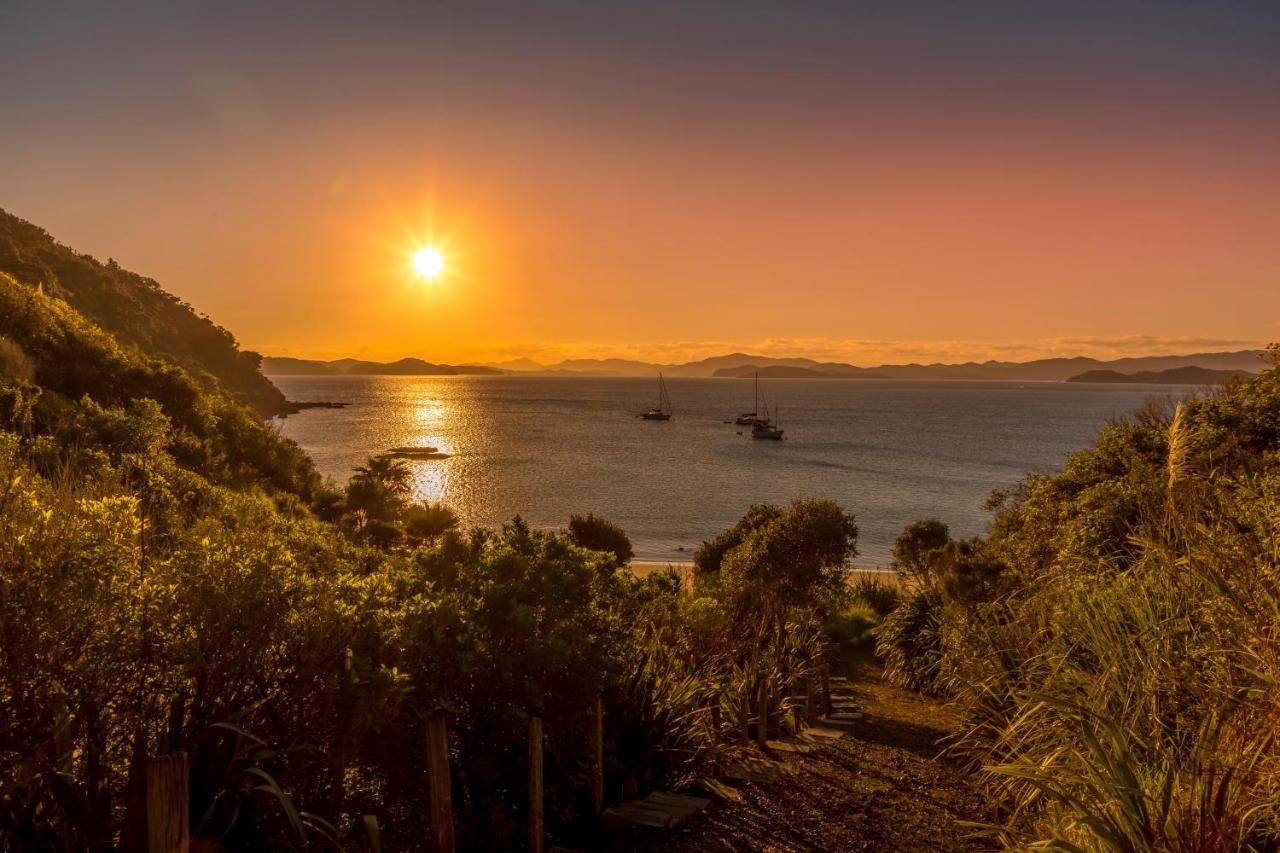 Little Donkey Bay Villa Russell Bagian luar foto